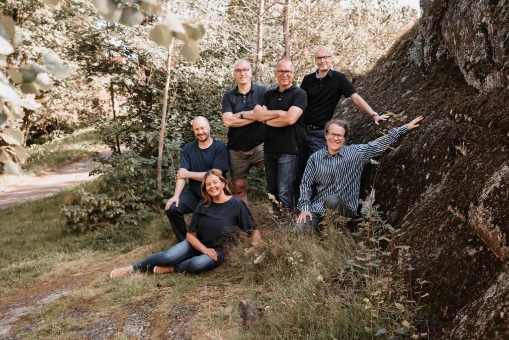 Team of Uute Scientific, six people posing for a picture.